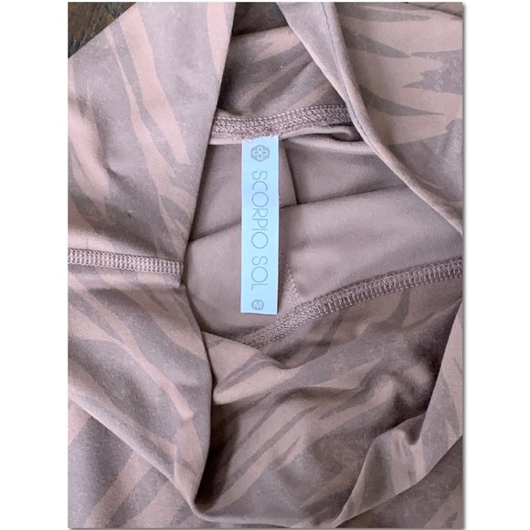 Exercise Leggings Size Medium Zebra NWT - Picture 4 of 4